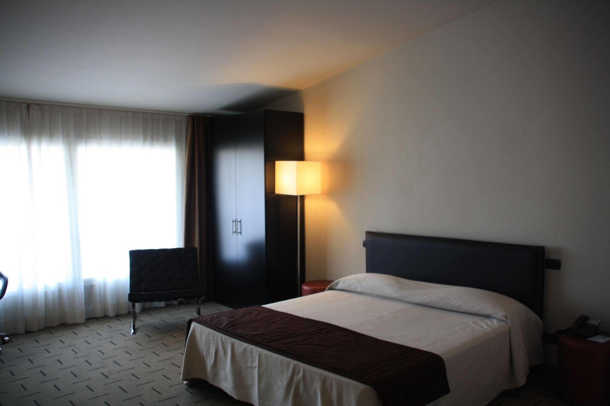 Hotel Continental Cremona Exterior photo